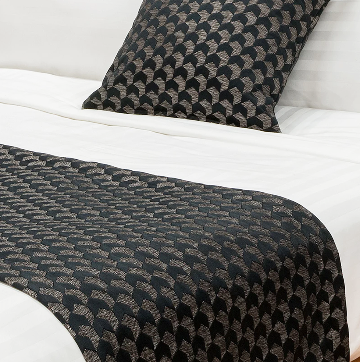 Hotel Style Bed Runner & Matching Cushion (DB/QB)