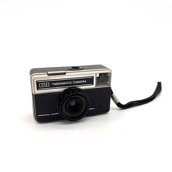 Appareil photo vintage Kodak 77X Instamatic - années 70 Appareil photo vintage Kodak 77X Instamatic - années 70
